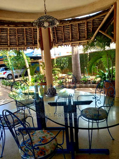 For Sale 6 Bedrooms Villa Nyali - Image 1