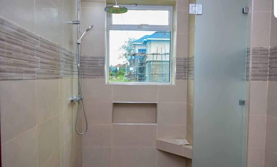 Half-Acre Villa with Private Jacuzzi & Kitchenette – Karen