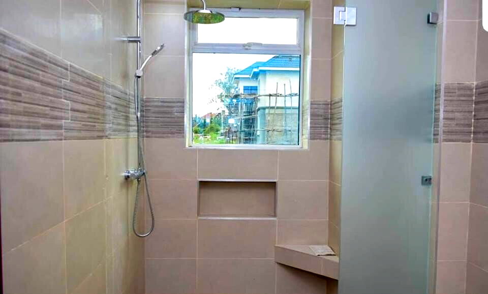 Half-Acre Villa with Private Jacuzzi & Kitchenette – Karen