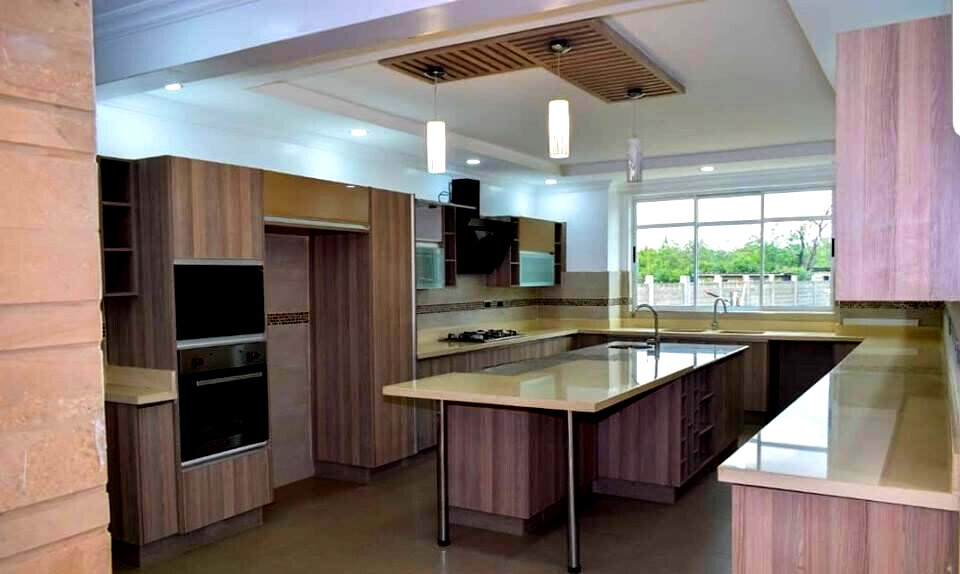 Half-Acre Villa with Private Jacuzzi & Kitchenette – Karen