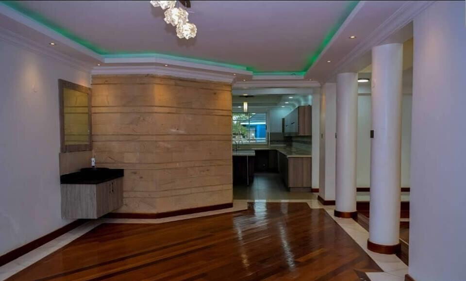 Half-Acre Villa with Private Jacuzzi & Kitchenette – Karen
