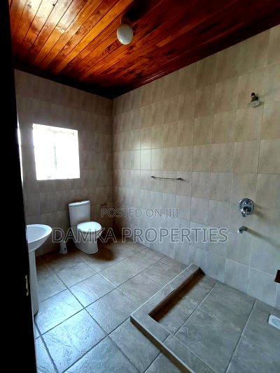 8bdrm Bungalow in Milimani for rent - Image 11