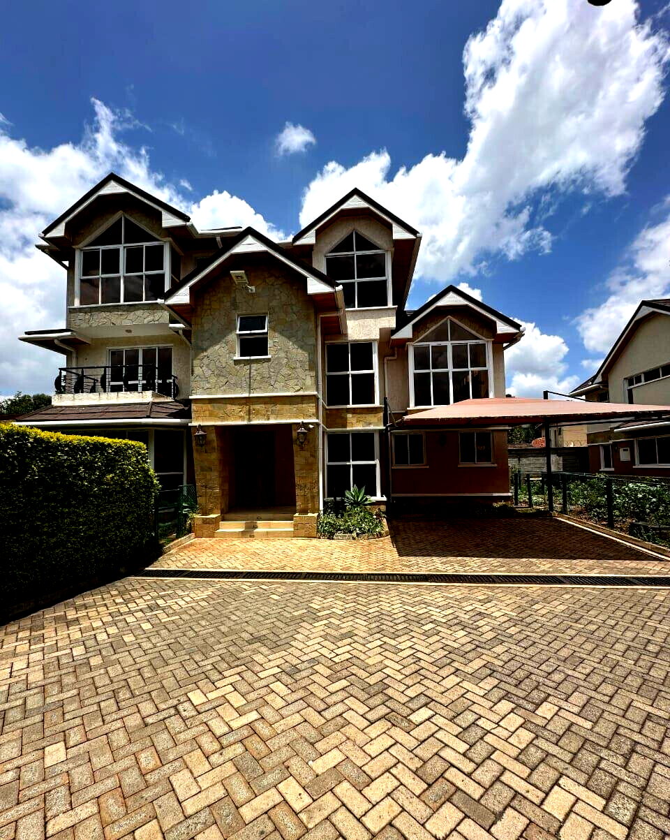 Wooden-Floor 5-Bed Townhouse with DSQ & Garden - Lavington
