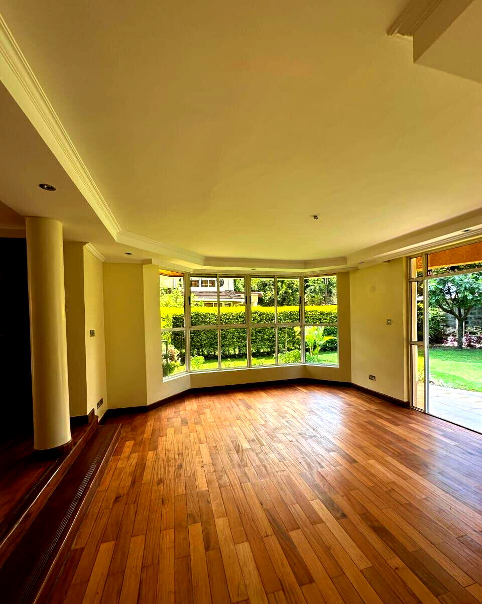 Wooden-Floor 5-Bed Townhouse with DSQ & Garden - Lavington