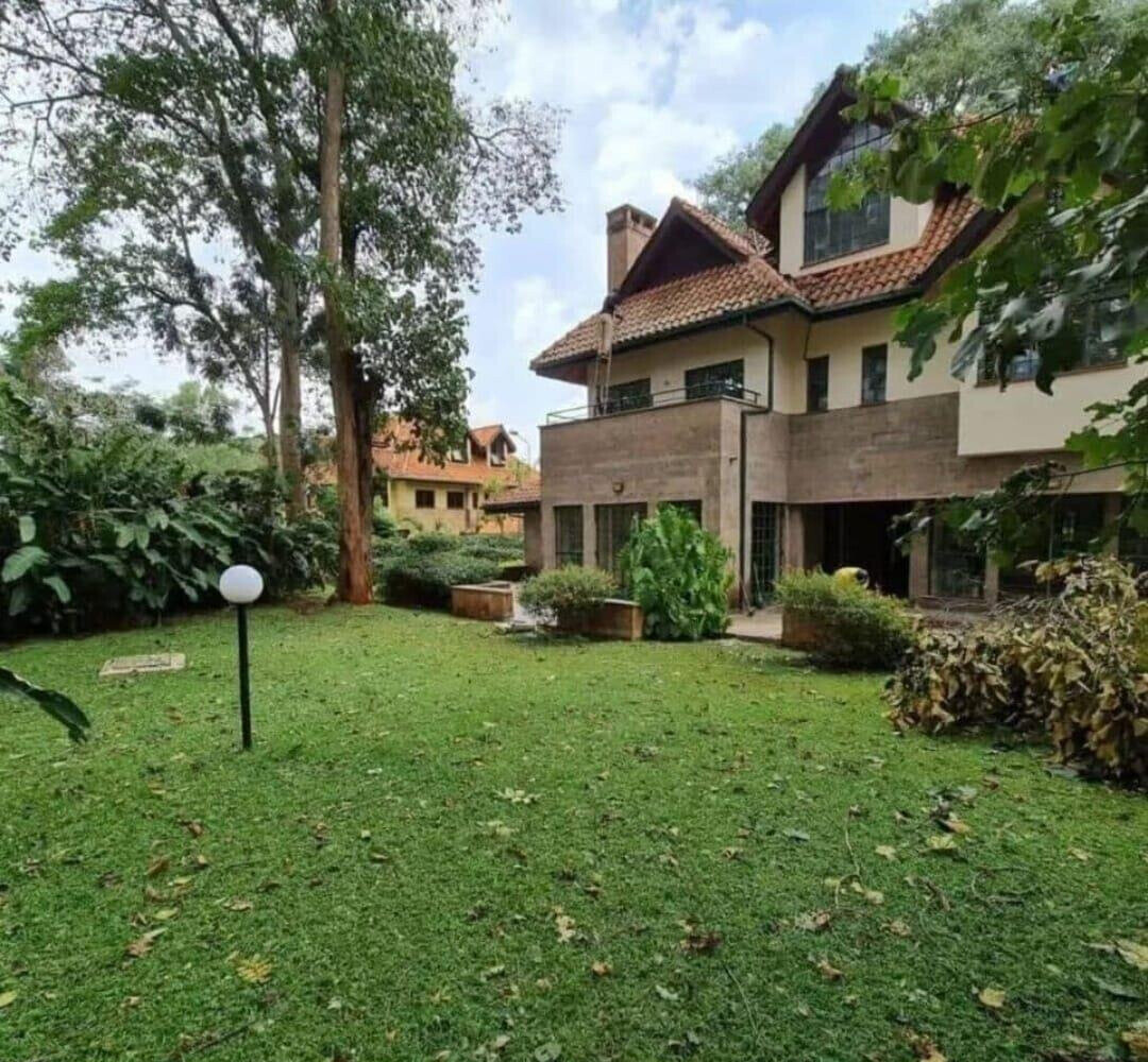 5BR Townhouse with Fireplace & Pool Access - Lower Kabete