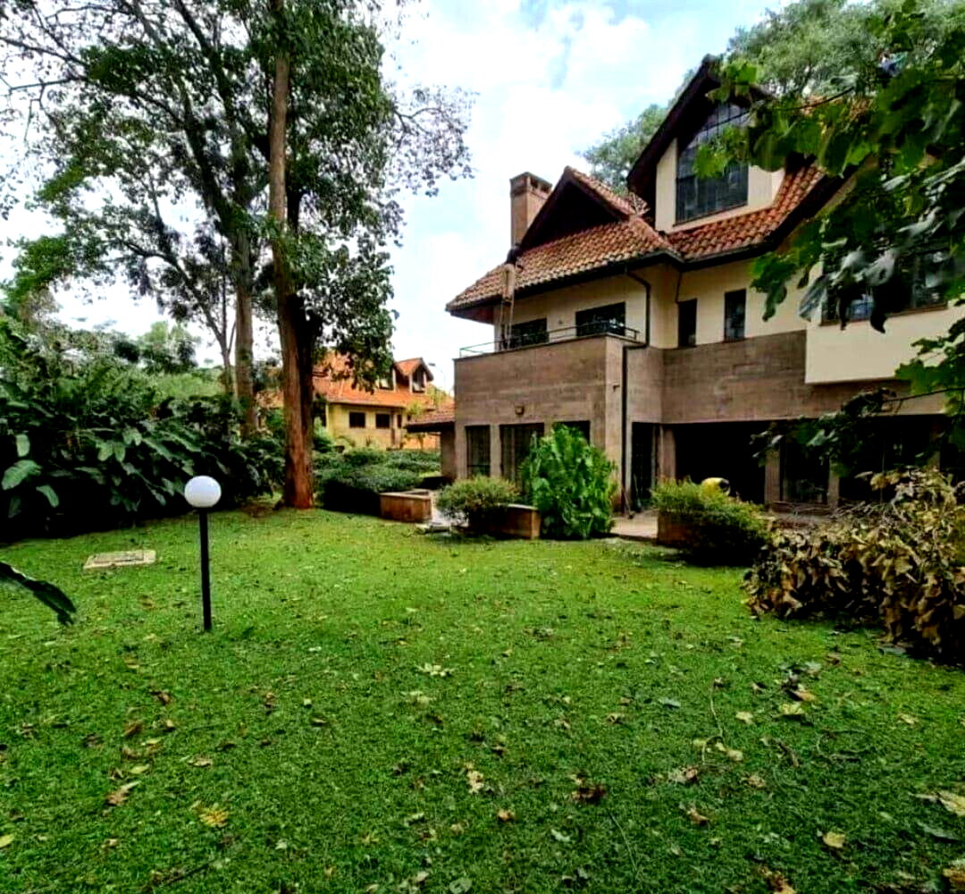 5BR Townhouse with Fireplace & Pool Access - Lower Kabete