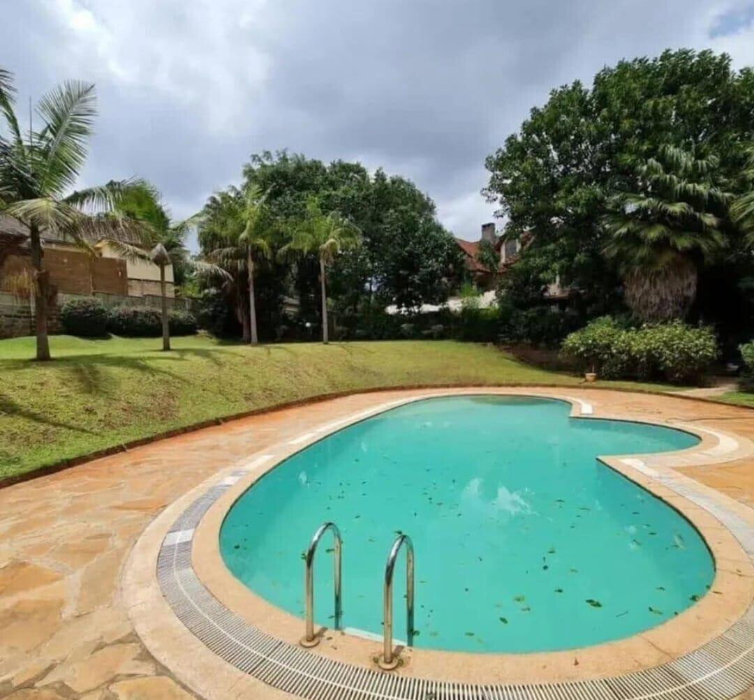 5BR Townhouse with Fireplace & Pool Access - Lower Kabete