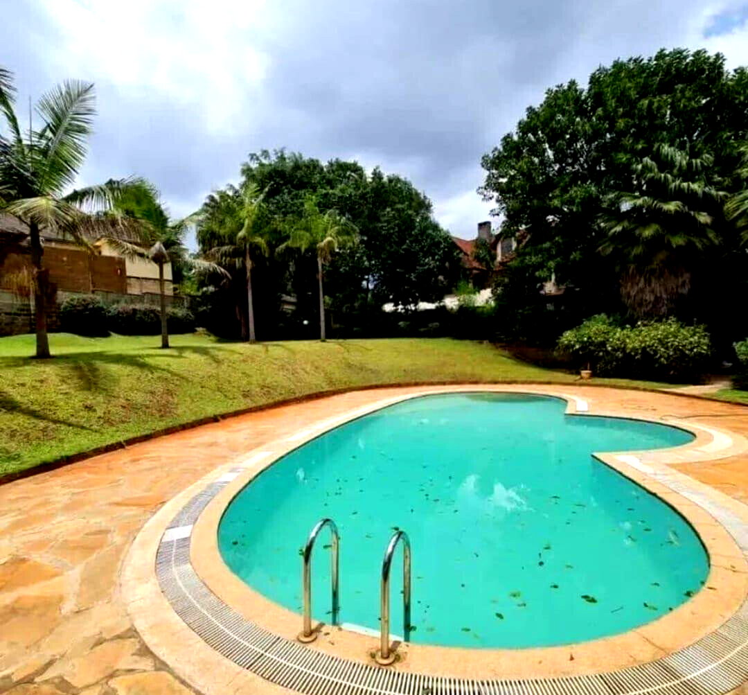 5BR Townhouse with Fireplace & Pool Access - Lower Kabete