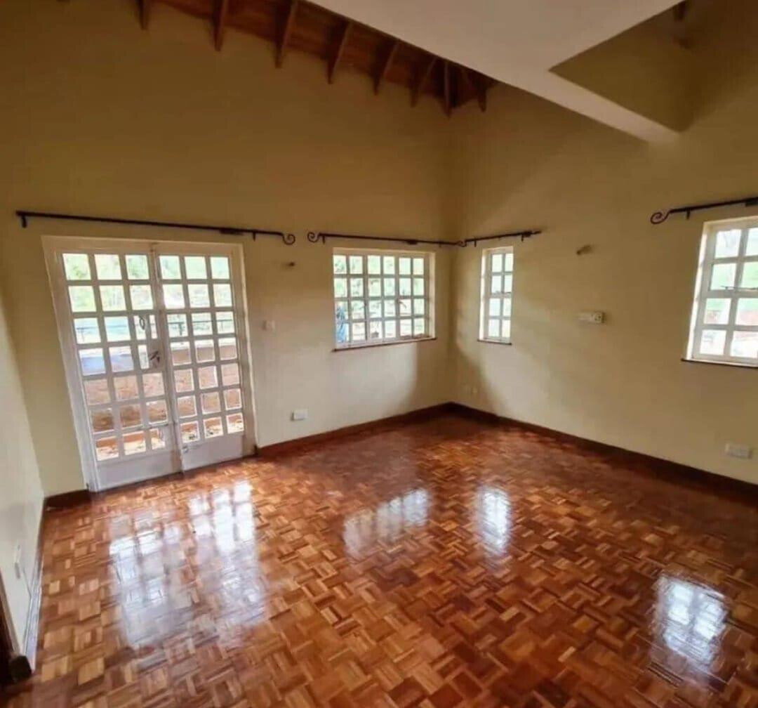 5BR Townhouse with Fireplace & Pool Access - Lower Kabete