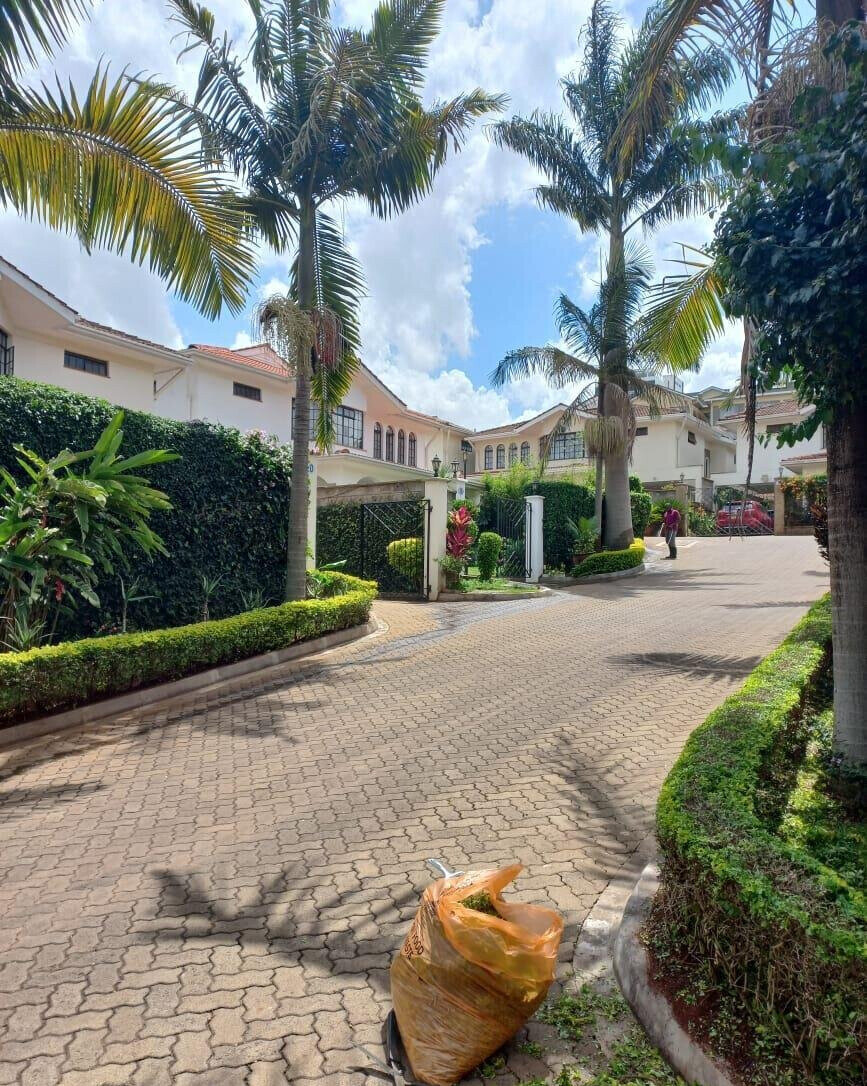 5-Ensuite Townhouse with DSQ & Wooden Floors - Westlands