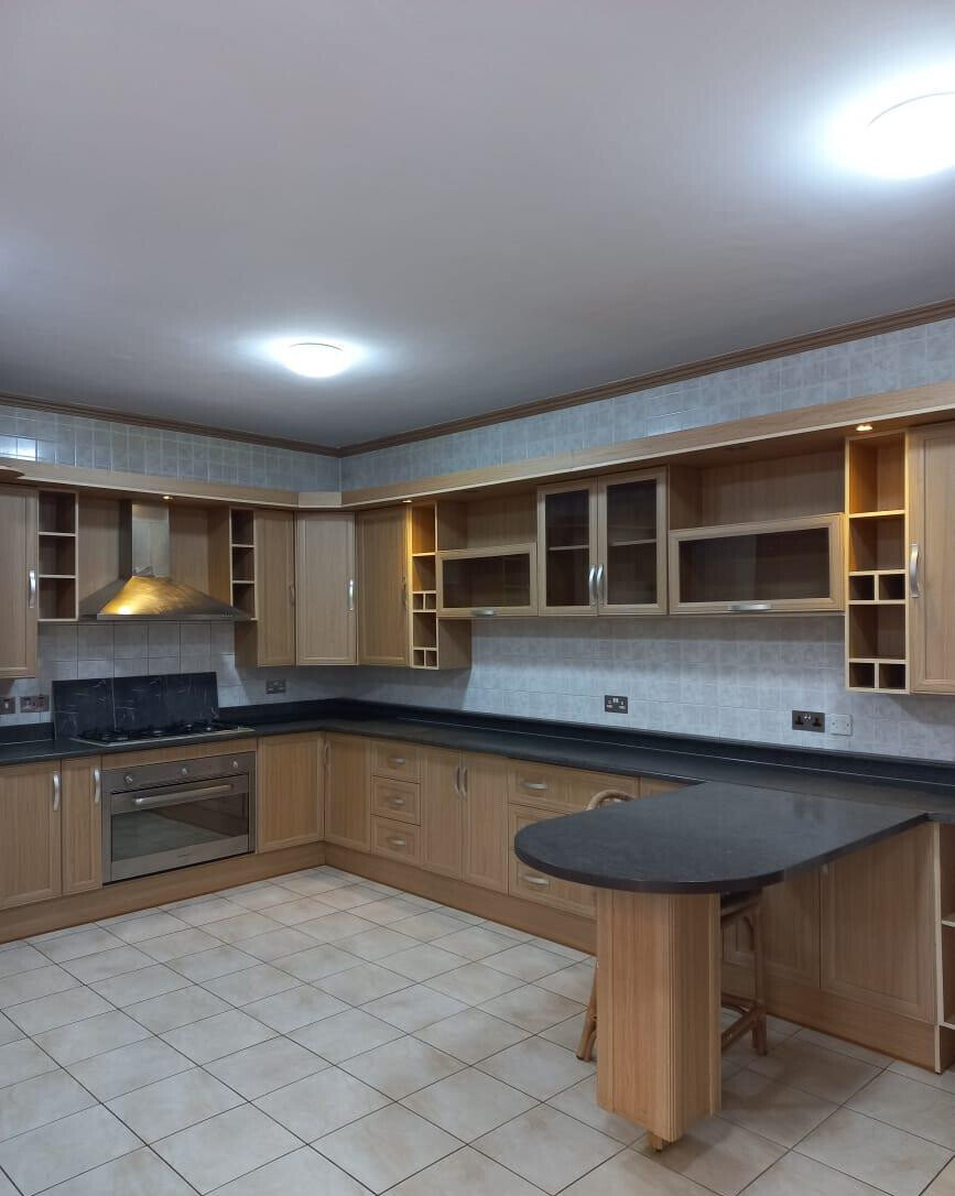 5-Ensuite Townhouse with DSQ & Wooden Floors - Westlands