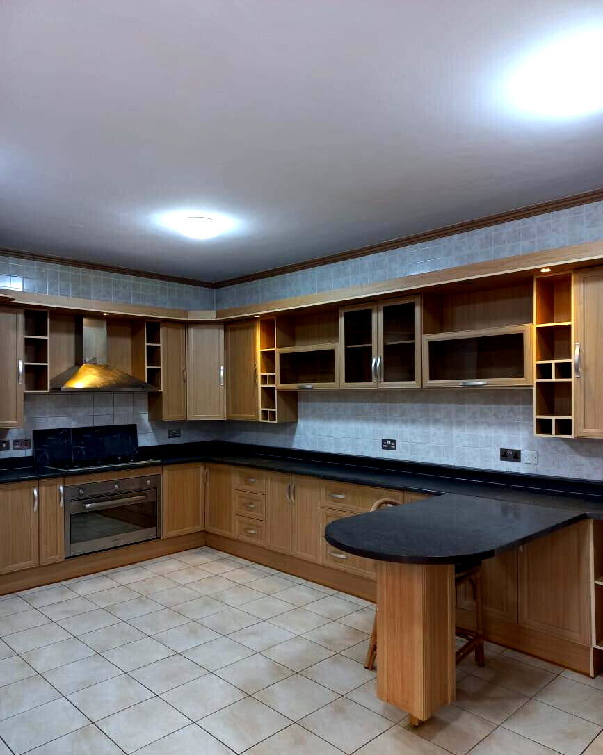 5-Ensuite Townhouse with DSQ & Wooden Floors - Westlands