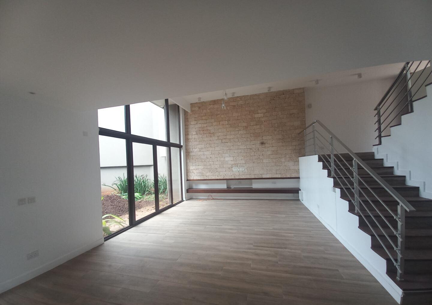4-Ensuite Villa with Private Garden & Fireplace - Lavington