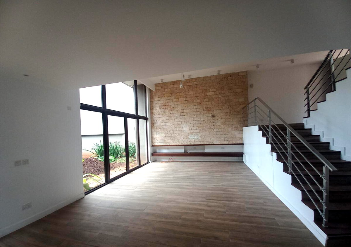 4-Ensuite Villa with Private Garden & Fireplace - Lavington