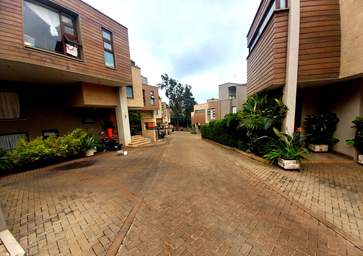 4-Ensuite Villa with Private Garden & Fireplace - Lavington