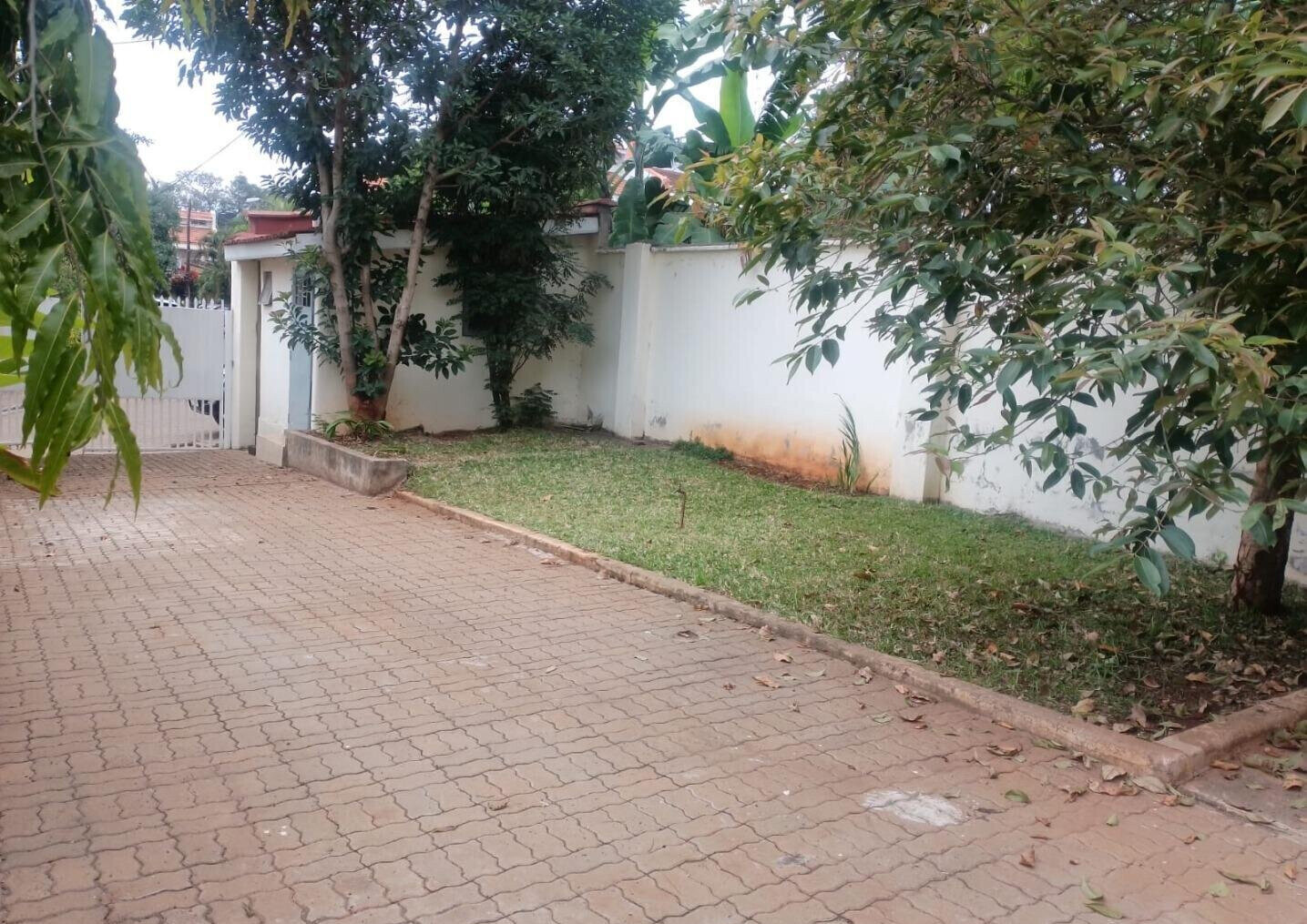 Spacious 4-Bed Townhouse with Large Garden - Westlands