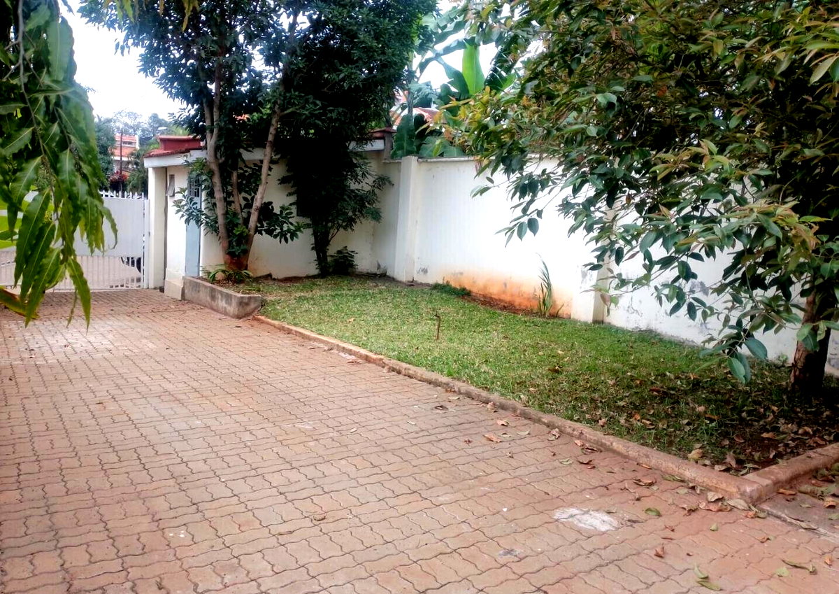 Spacious 4-Bed Townhouse with Large Garden - Westlands