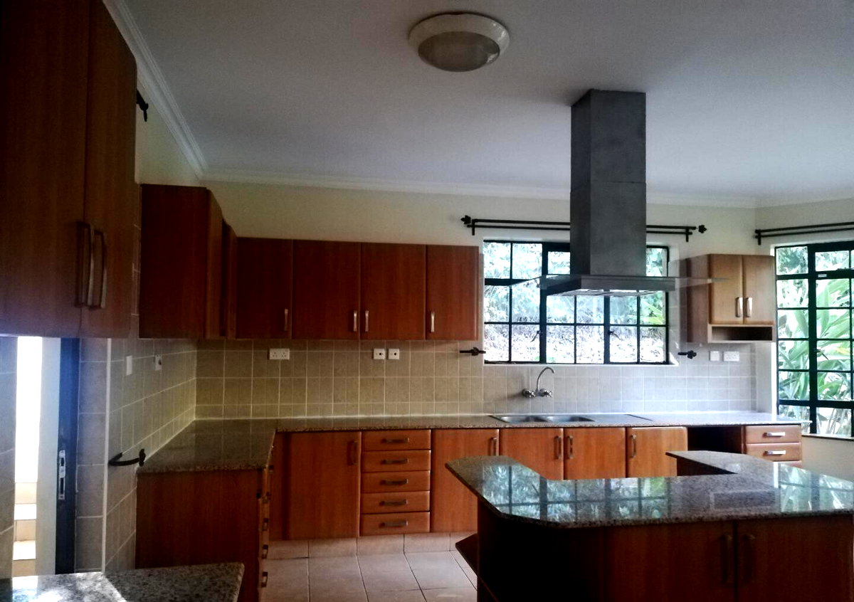 5-Bed Townhouse with Jacuzzi & Pool – Miotoni, Karen