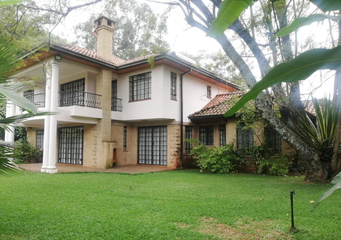 5-Bed Townhouse with Jacuzzi & Pool – Miotoni, Karen