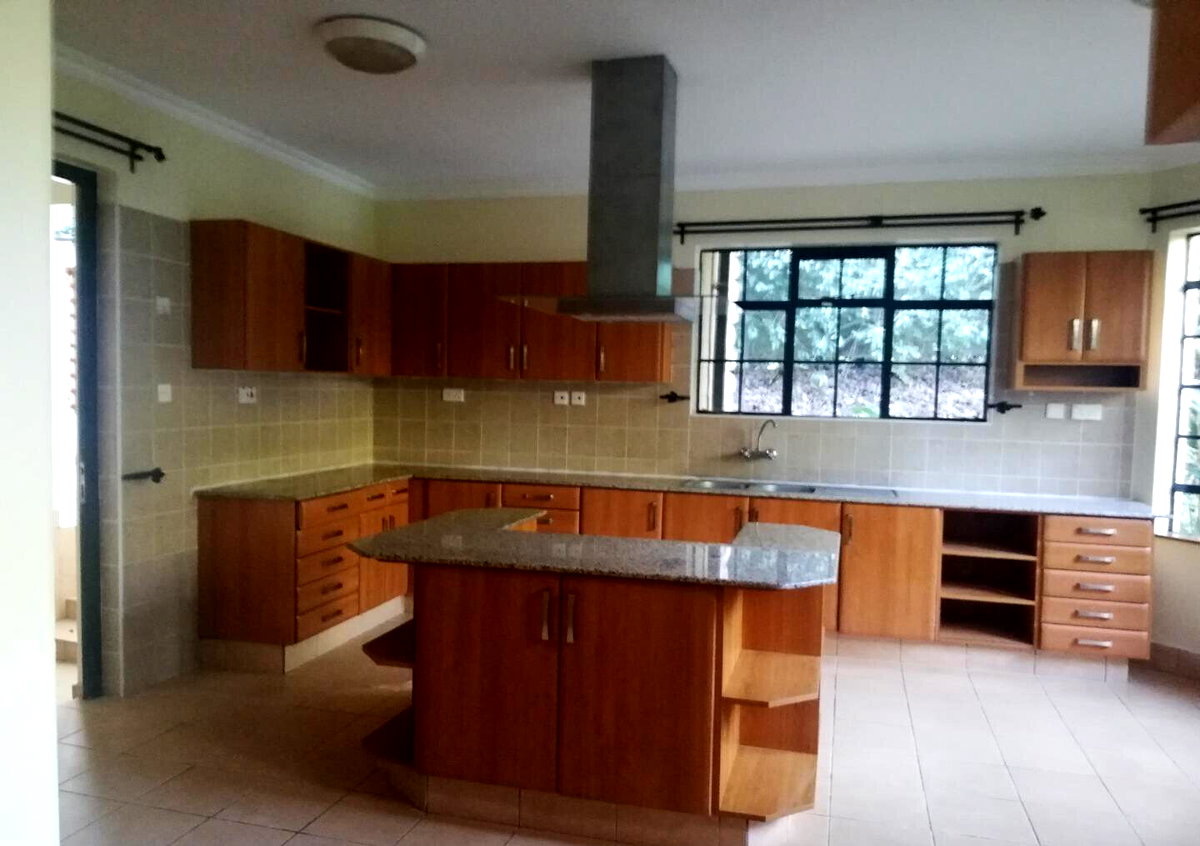 5-Bed Townhouse with Jacuzzi & Pool – Miotoni, Karen