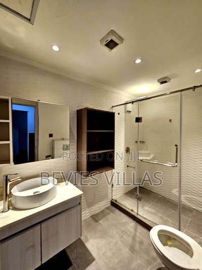 Furnished 3bdrm Apartment in Parklands for rent - Image 4