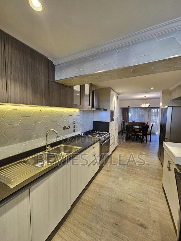 Furnished 3bdrm Apartment in Parklands for rent