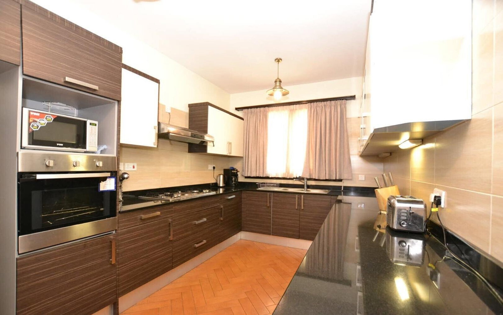 43 Exclusive Townhouses in Kyuna – Heated Pool & Gym