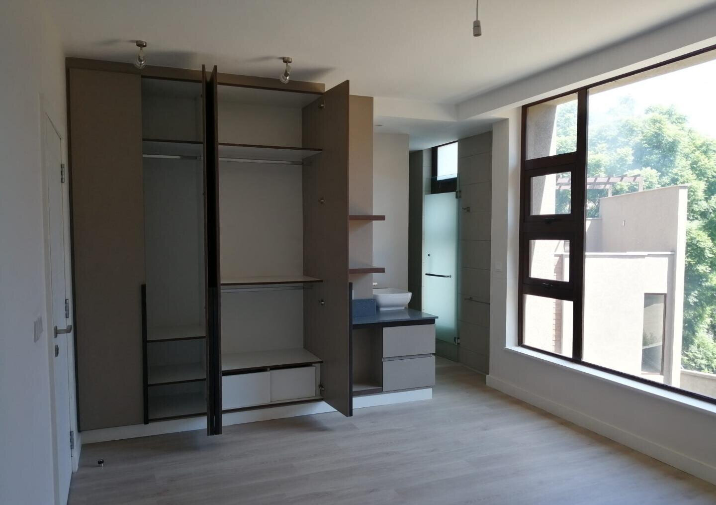 Modern 4BR Villa with Wood Finishes & Large Balconies - Lavington