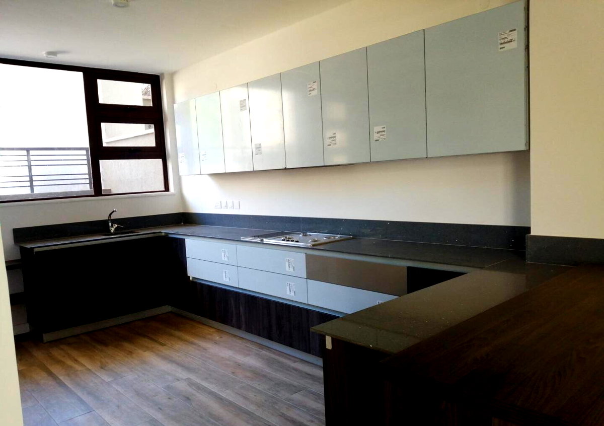 Modern 4BR Villa with Wood Finishes & Large Balconies - Lavington
