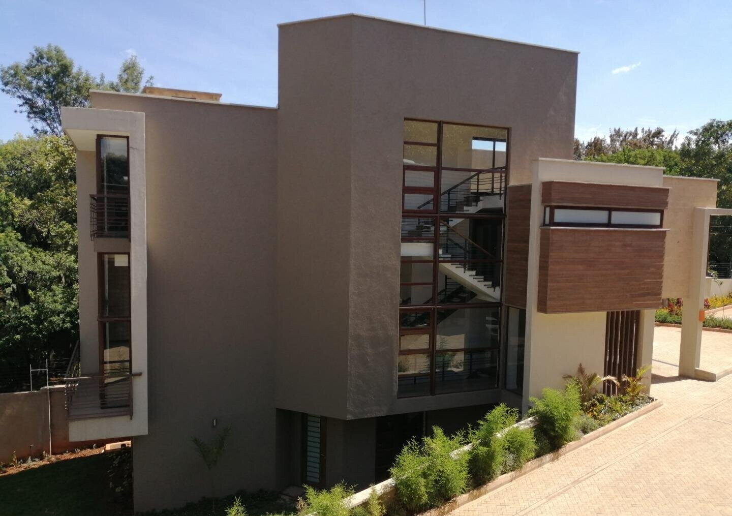 Modern 4BR Villa with Wood Finishes & Large Balconies - Lavington