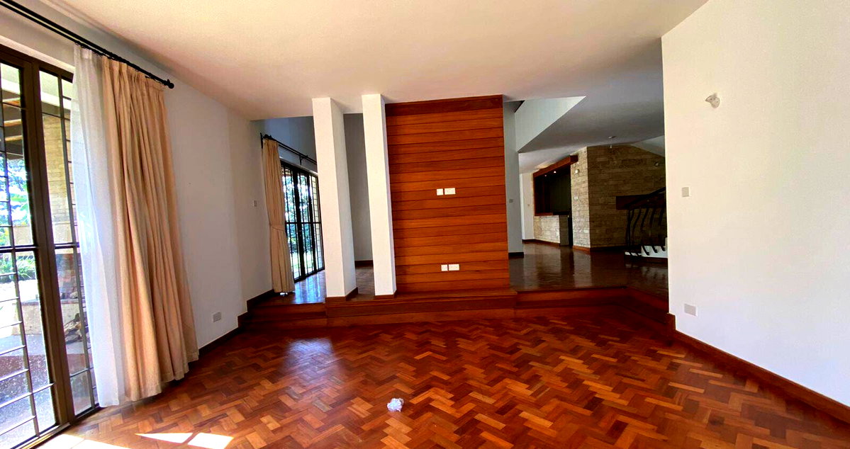 5BR Townhouse with Hardwood Floors & Fireplace - Runda
