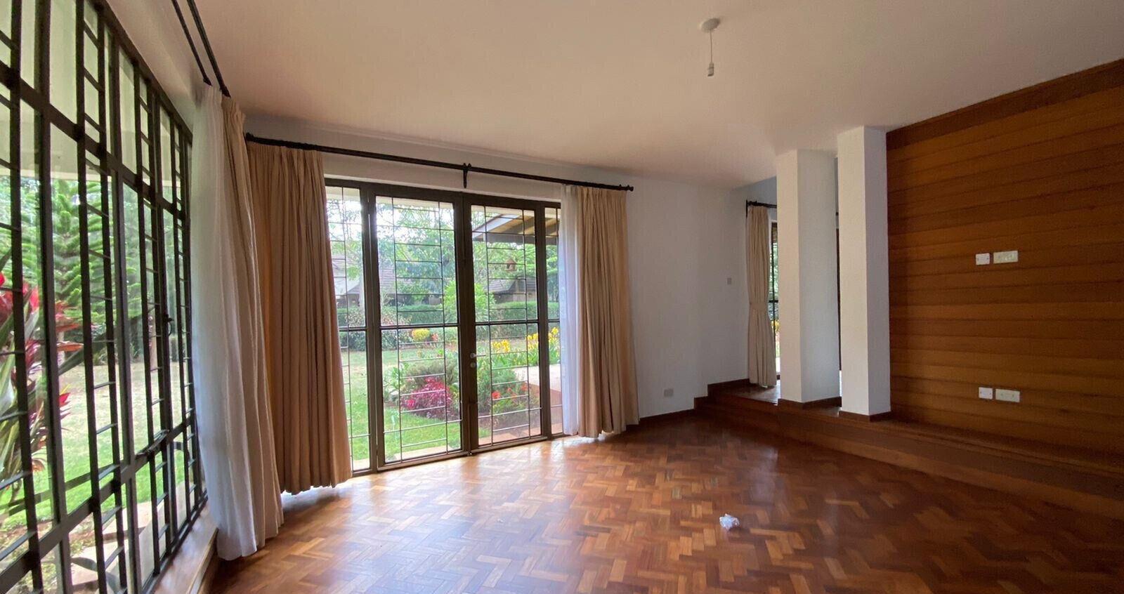 5BR Townhouse with Hardwood Floors & Fireplace - Runda