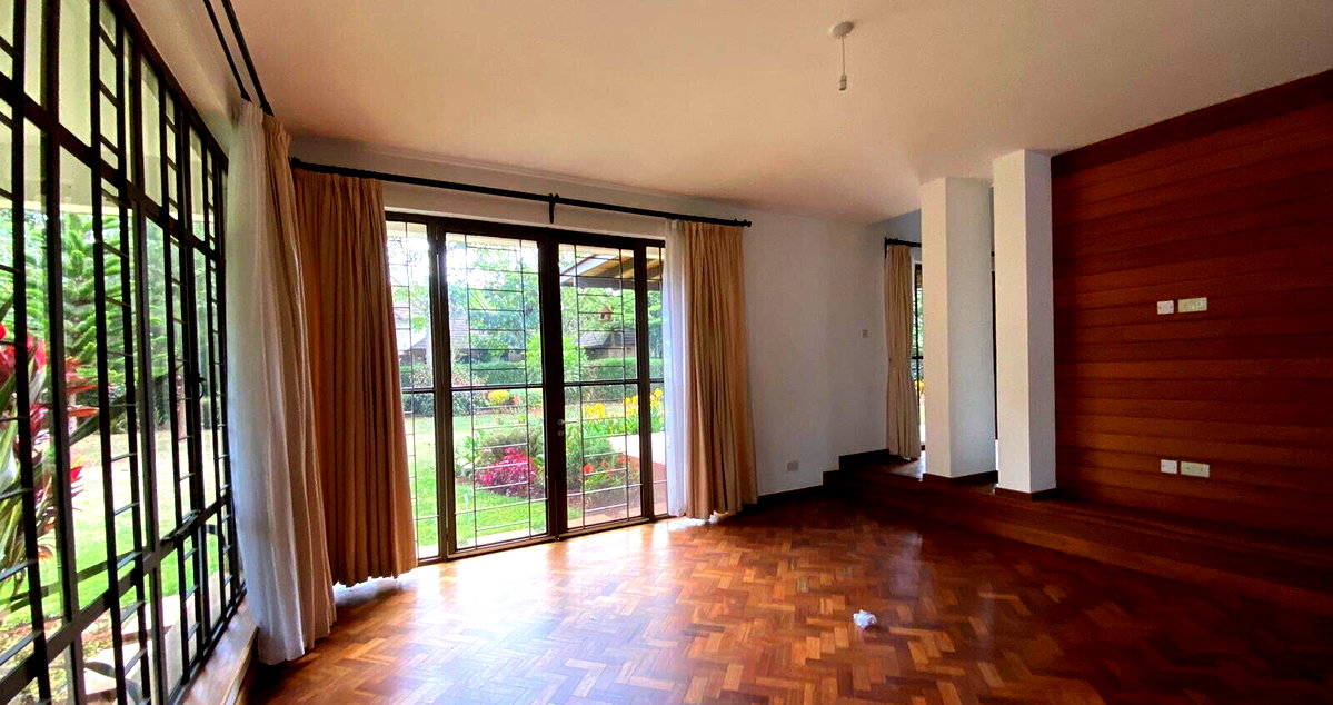 5BR Townhouse with Hardwood Floors & Fireplace - Runda