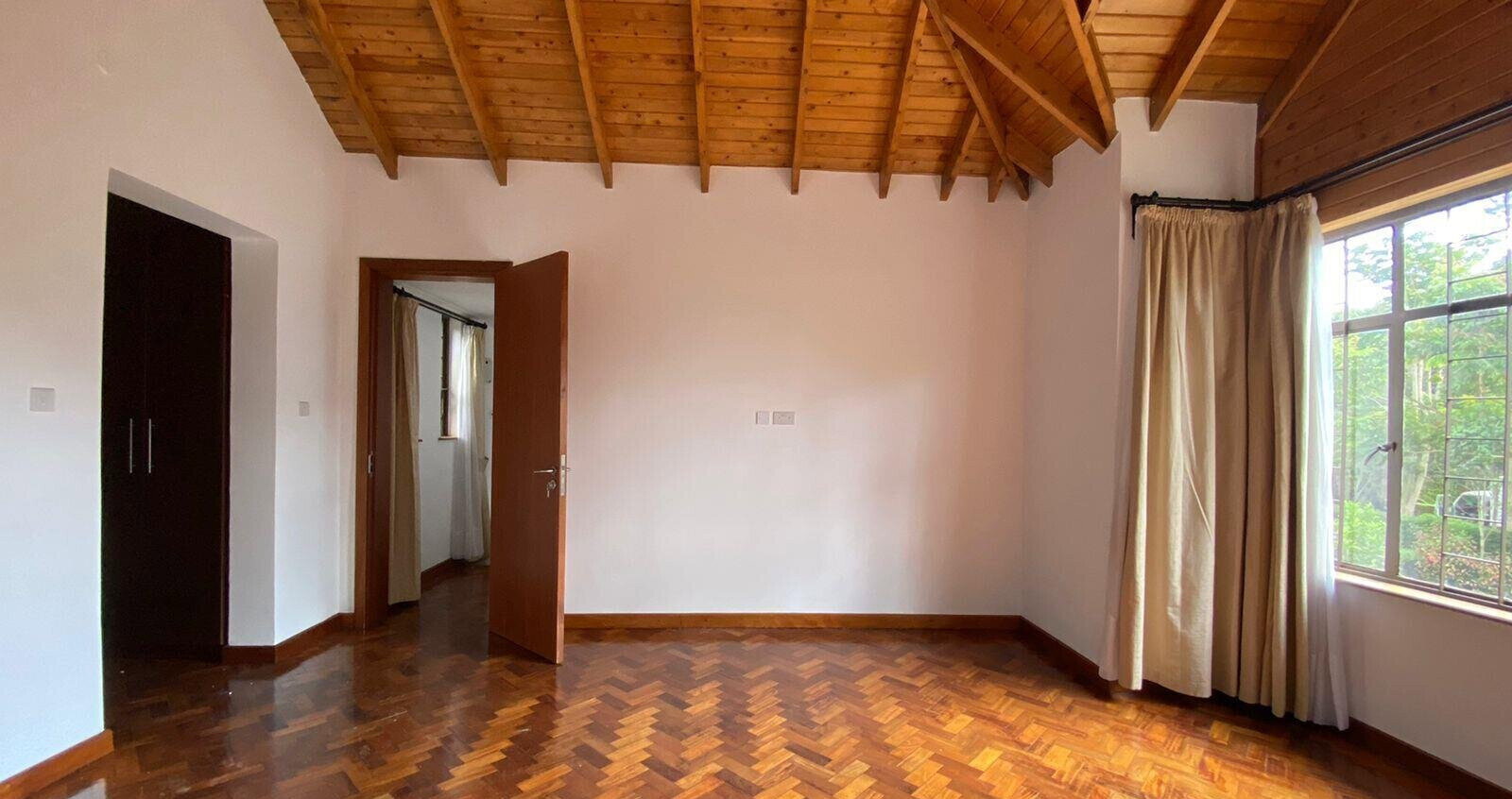 5BR Townhouse with Hardwood Floors & Fireplace - Runda