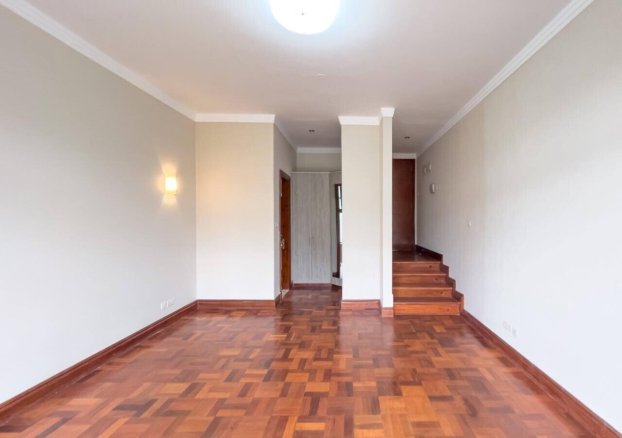 5-Ensuite Townhouse with Jacuzzi & Clubhouse – Karen