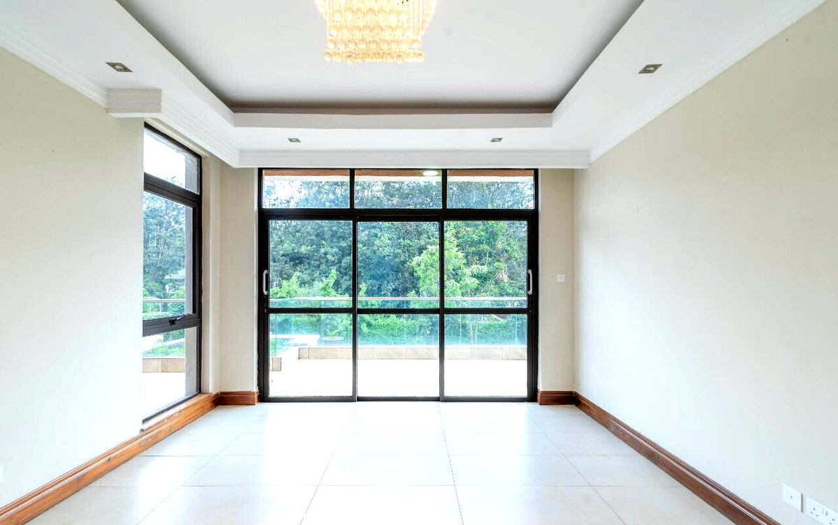 5-Ensuite Townhouse with Jacuzzi & Clubhouse – Karen