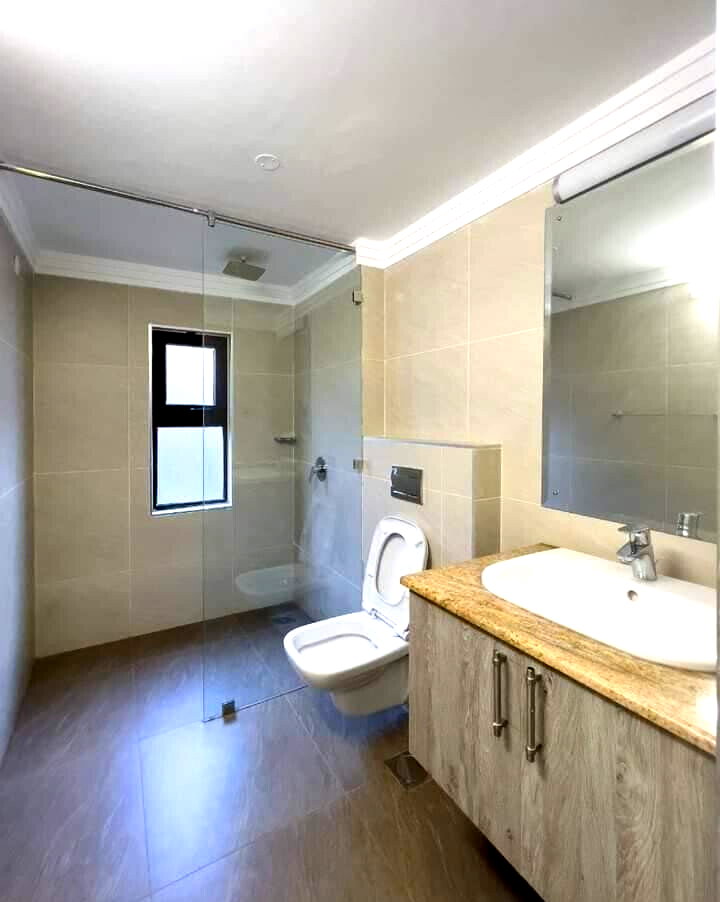 5-Ensuite Townhouse with Jacuzzi & Clubhouse – Karen