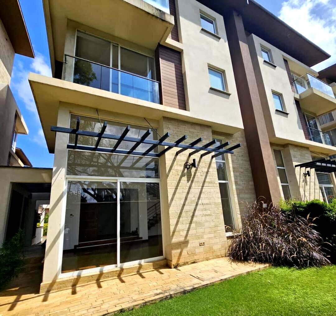 4-Ensuite Townhouse with DSQ & Cathedral Ceilings - Lavington