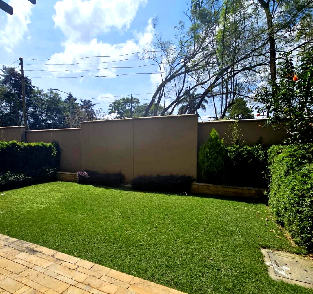 4-Ensuite Townhouse with DSQ & Cathedral Ceilings - Lavington