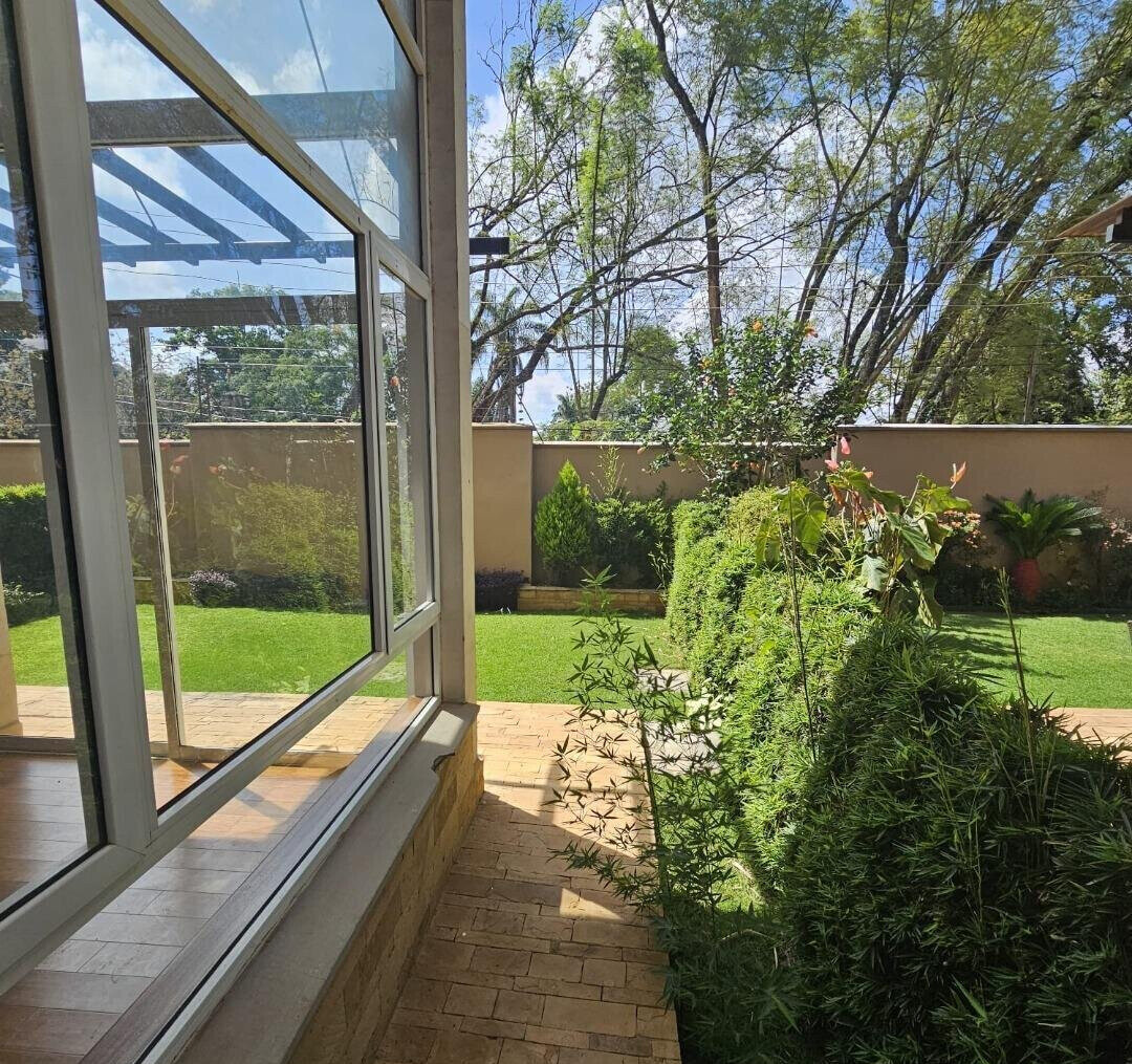 4-Ensuite Townhouse with DSQ & Cathedral Ceilings - Lavington