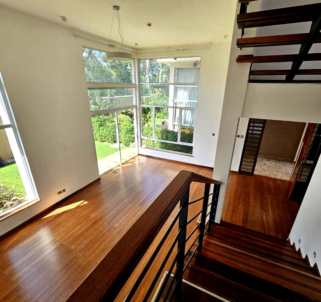 4-Ensuite Townhouse with DSQ & Cathedral Ceilings - Lavington