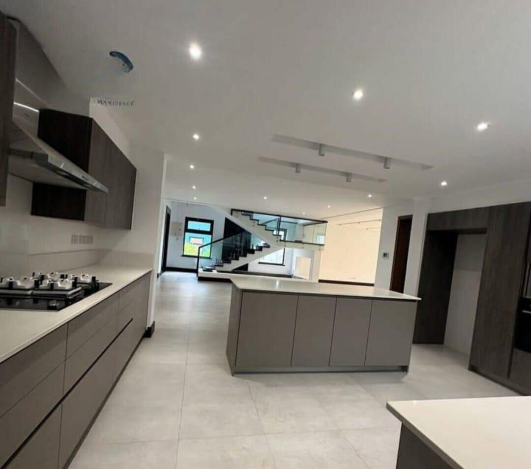 5 En-Suite Townhouse with Lift & Fireplace - Kitisuru