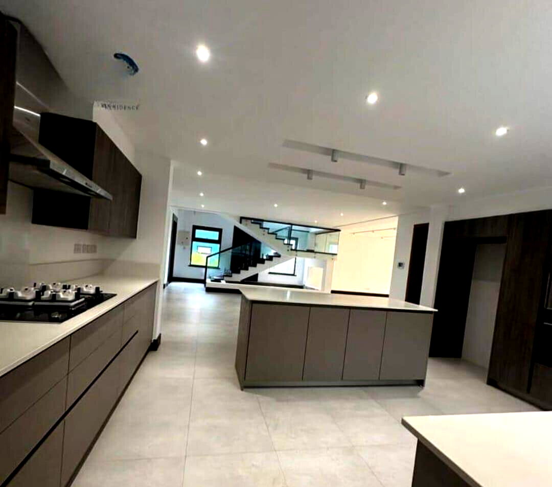 5 En-Suite Townhouse with Lift & Fireplace - Kitisuru