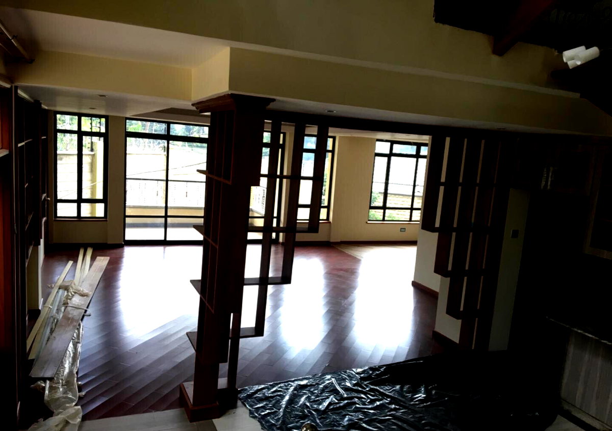 American-Style 5-Bed Townhouse with Sunken Living Room - Lavington