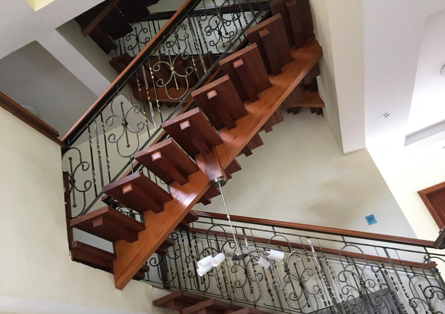 American-Style 5-Bed Townhouse with Sunken Living Room - Lavington