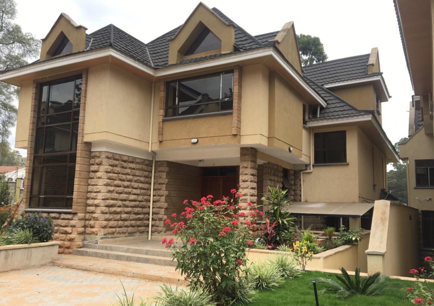 American-Style 5-Bed Townhouse with Sunken Living Room - Lavington