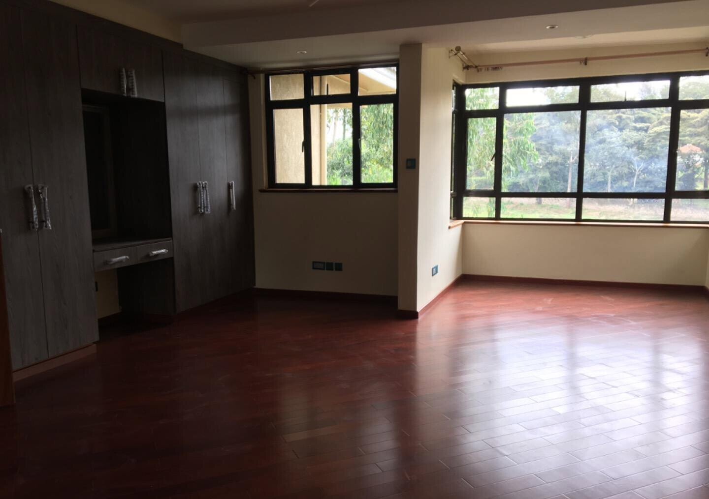 American-Style 5-Bed Townhouse with Sunken Living Room - Lavington