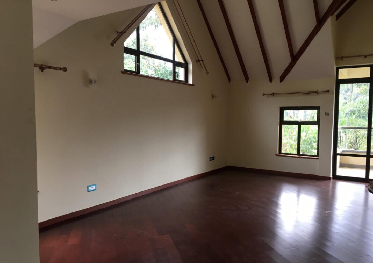 American-Style 5-Bed Townhouse with Sunken Living Room - Lavington