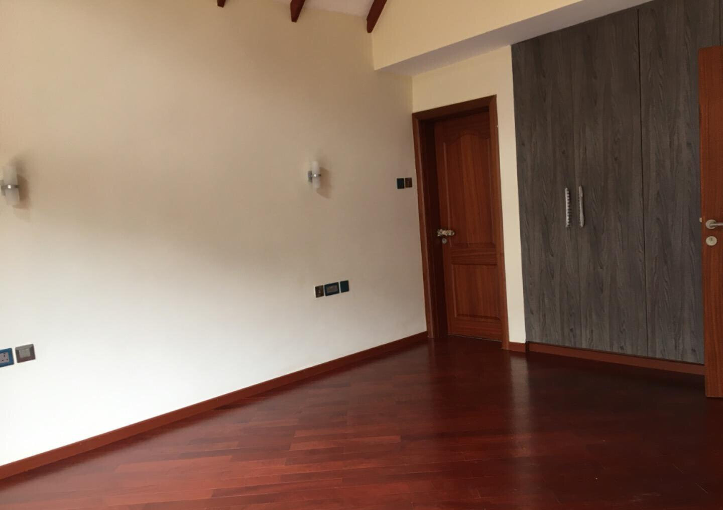 American-Style 5-Bed Townhouse with Sunken Living Room - Lavington