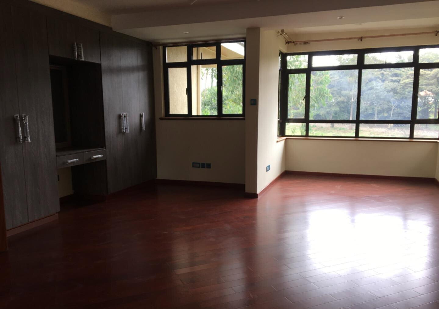 American-Style 5-Bed Townhouse with Sunken Living Room - Lavington